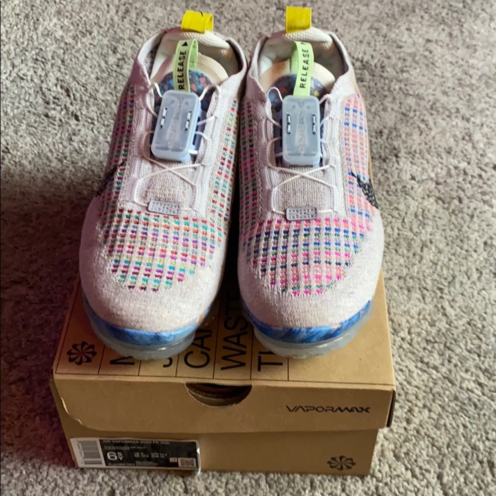 Womens Nike Air Vapormax 2020 FK, Size 8